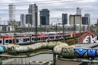 Mainova district heating line, local trains on the track in front of Frankfurt am Main main