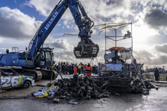Beginning of the eviction of the Lützerath hamlet, camp of climate activists and squatters, at the