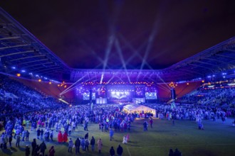 When over 25, 000 visitors flock to the Rudolf Harbig Stadium for the big Advent concert just in