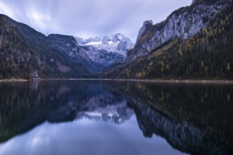 The Vordere Gosausee lake in autumn with a view of the Dachstein mountain range. The Gosaukamm on