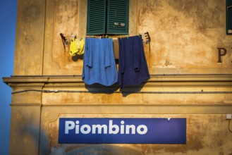 Laundry to dry, dilapidated, clothesline, washing, house wall, Piombino, Italy, Europe