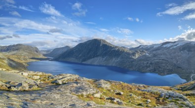 View of lake Djupvatnet, Dalsnibba pass road, mountain, autumn, Geiranger, Møre og Romsdal,