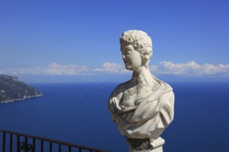 Marble busts on the Belvedere, balustrade, Terrazza dell'Infinito of Villa Cimbrone, Ravello on the