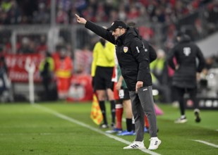 Coach Sebastian Hoeneß VfB Stuttgart gestures, gesture, on the sidelines, Allianz Arena, Munich,