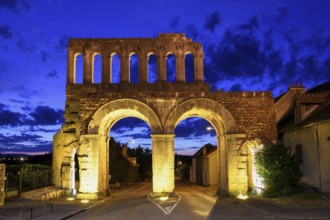 Roman city gate Porte dArroux, blue hour, blue hour, Autun, Département Saône-et-Loire, Region