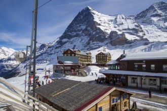 25 March 2024, Kleine Scheidegg, Grindelwald Switzerland : Many skiers and tourists enjoy the sunny