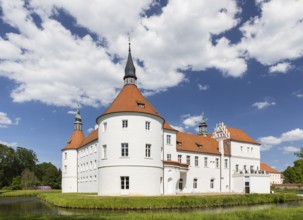 Fürstlich Drehna moated castle, Luckau, Brandenburg, Germany, Europe