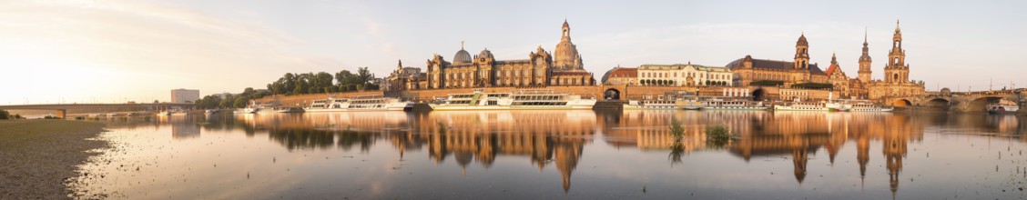Panorama of the city skyline with reflection in the Elbe, Carola Bridge, Brühl's Terrace, Academy