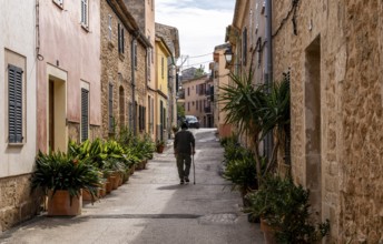Small alleyways in the historic old town of Alcudia, Majorca, Spain, Europe