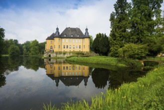 Moated castle, Schloss Dyck, Jüchen, Lower Rhine, North Rhine-Westphalia, Germany, Europe