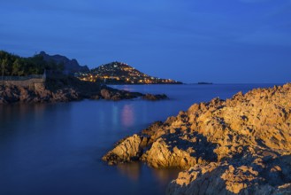 Cap du Dramont, blue hour, Massif de l'Esterel, Esterel Mountains, Département Var, Région