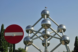 Atomium, built in 1958 for the World Exhibition, uses nine atoms to represent the body-centred