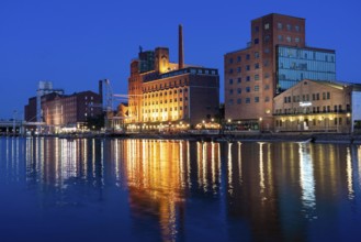The inner harbour, in Duisburg, Küppersmühle building, and Werhahn Mill, granary with Explorado