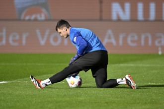 Goalkeeper Kevin Müller 1. FC Heidenheim 1846 FCH (01) warming up, training, Voith-Arena,