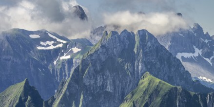 Mountain panorama from the Nebelhorn, 2224m, to the Höfats 2259m, behind it the Großer Krottenkopf,