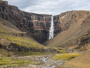 Waterfall Hengifoss, basaltic layers interwoven with red sedimentary layers, Iceland, Europe