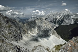 Dramatic weather mood, At the Hafelekar, View from the Karwendelblick of the Innsbruck Nordkette to