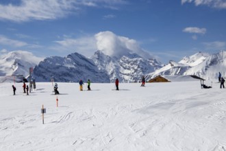 26 March 2024: Skiing against the backdrop of the Bernese Alps in Grindelwald, Switzerland, Europe