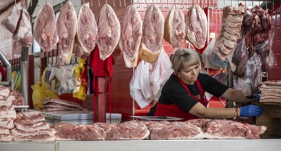 Butcher selling fresh meat, market at Osh Bazaar, Bishkek, Kyrgyzstan, Asia
