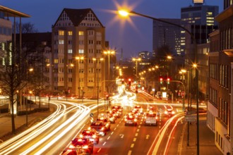 Evening city centre traffic in Essen, large intersection of Bismarckstrasse, B224, Friedrichstrasse