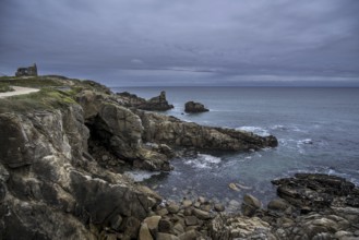Sea cliffs along the Côte Sauvage, Quiberon, Morbihan, Brittany, France, Europe