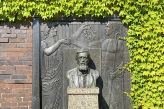 Grave of Wilhelm Liebknecht, Socialist Memorial, Friedrichsfelde Central Cemetery, Gudrunstrasse,