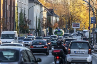 Gladbecker Straße in Essen, B224, inner-city street in Essen heavily polluted by air pollution,