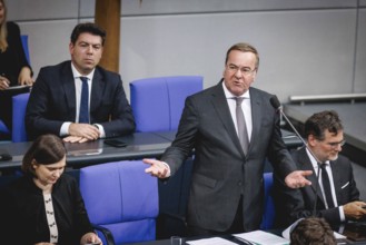 Boris Pistorius, Federal Minister of Defence, during government questioning in the Bundestag in