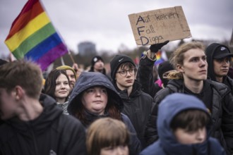 150, 000 people gather around the Bundestag in Berlin to build a human wall against the shift to
