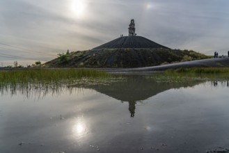 Rheinelbe spoil tip in Gelsenkirchen, 100 metre high spoil tip, landscape park, with the sculpture