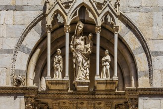 Statue of Mary with the Infant Jesus in the façade of the church of San Michele in Borgo, Pisa,