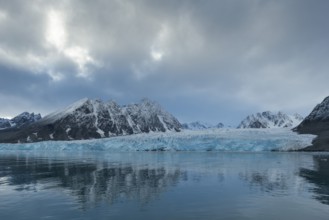 Mountains and glacier edge of Monacobreen, Liefdefjord, Woodfjord area, Spitsbergen Island,
