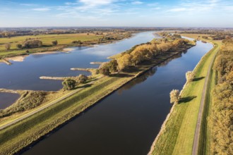 Aerial view of channel Gnevsdorfer Vorfluter and river Elbe, between Wittenberge and Havelberg,