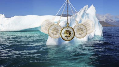 Symbol photo, iceberg, glacier melt, climate change, environmental protection, threat, clock, time,
