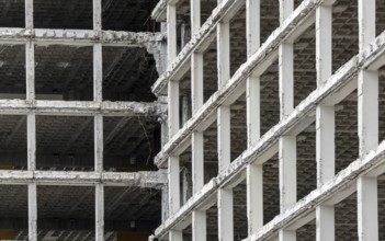 Demolition of office tower at the Urania. The administration building, built in 1967, will be