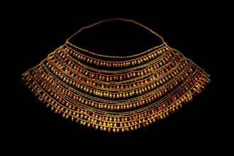 Necklace made of gold and carnelian beads in the shape of poppy flower heads, from the exhibition: