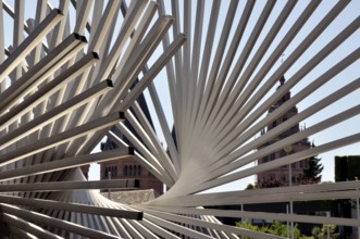 Sculpture Lebenskraft by the Spanish sculptor and draughtsman Andreu Alfaro on Jockel-Fuchs-Platz,
