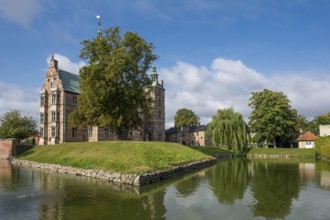 Pond, Rosenborg Palace, Royal Palace and Museum from the 17th century, Kongens Have Park,