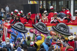 Rose Monday parade in Düsseldorf, themed floats of carnival societies and other participants in the