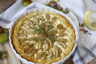 Tart with Gaishirtle and sheep's cheese, Stuttgarter Gaishirtle, pear variety, fruit, table