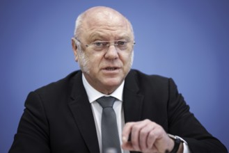 Ulrich Schneider, Managing Director of Der Paritätische Gesamtverband, at a press conference on the