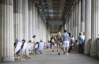 Reading by Ulrike C. Tscharre and live music at the Kolonnaden Bar on Museum Island in Berlin,