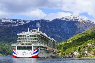 IONA PandO CRUISES, Olden, Innvikfjorden, Norway, Europe