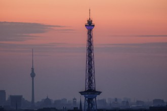 Sunrise in Berlin, Radio Tower, Television Tower, 06.09.2024, Berlin, Berlin, Germany, Europe