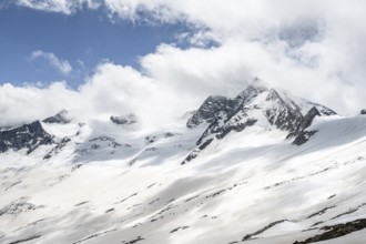 Mountain landscape of rock and ice, glaciated mountain peak Großer Möseler, glacier Waxeggkees,