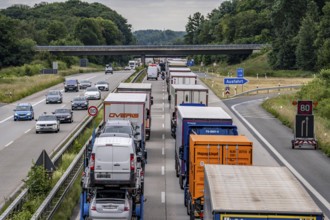 9 km long traffic jam on the A40 motorway heading east, between the Dutch border near Venlo, in