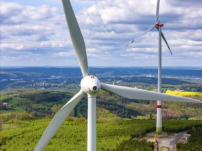 Erection of a wind turbine, wind energy plant, assembly of the ring generator, with a crawler