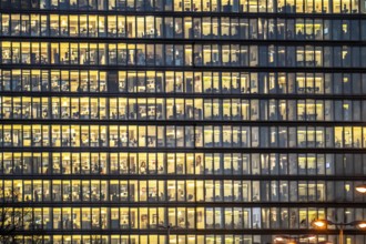 Düsseldorf, office tower, in the evening, illuminated, North Rhine-Westphalia, Germany, Europe