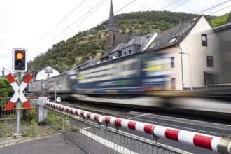 Upper Middle Rhine Valley, railway line on the right bank of the Rhine, goods train line, up to 400