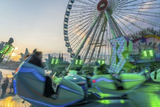 Deutz funfair on the Rhine, at Easter, funfair, break-dancer ride, Ferris wheel, Cologne Cathedral,